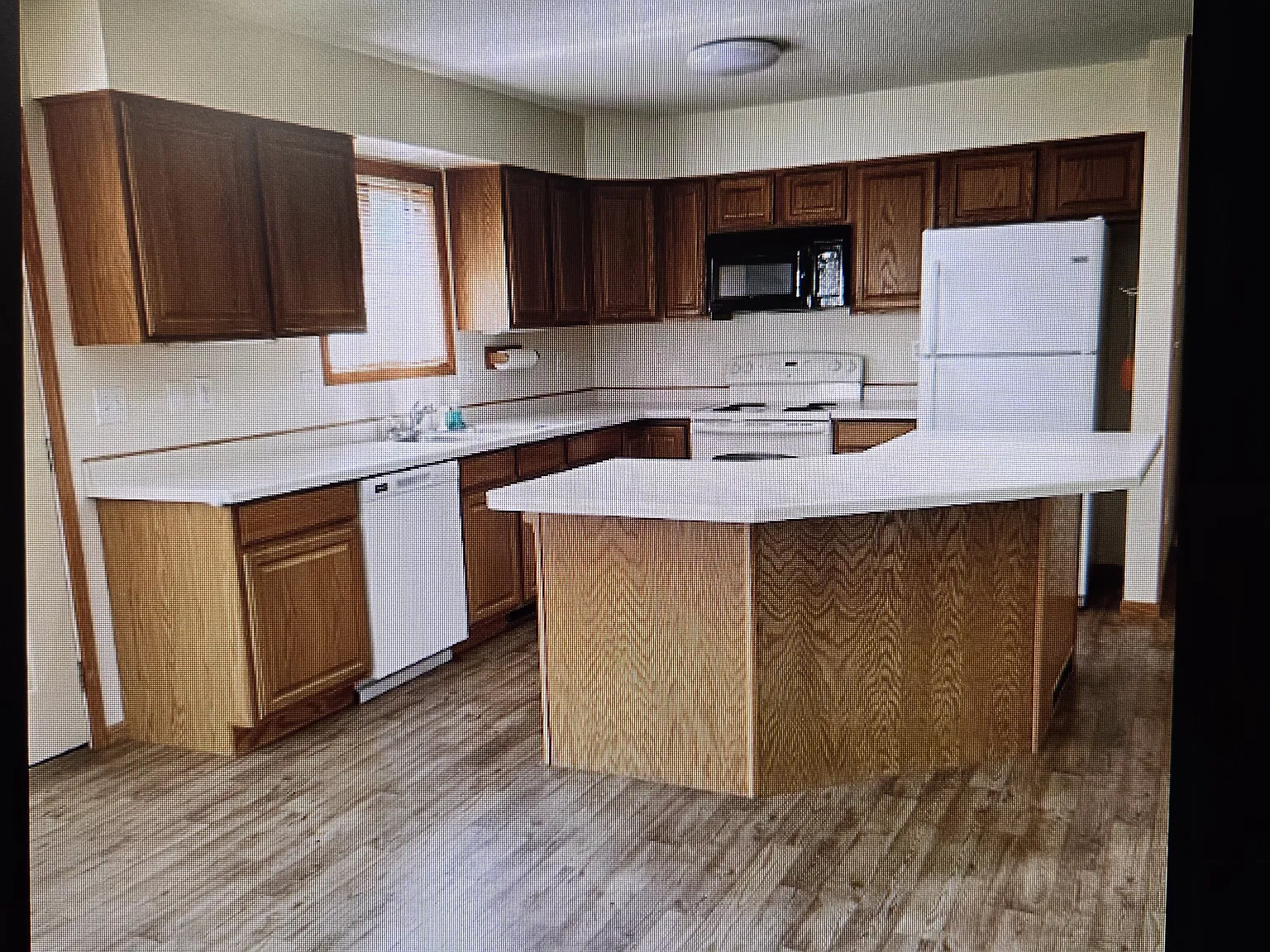5 bed, $1,750 — Photo 3