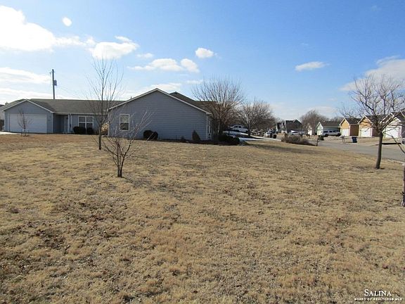 4th image of 2226 Pheasant Ln