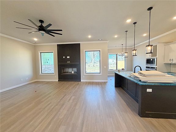 3rd image of 2120 Porter St