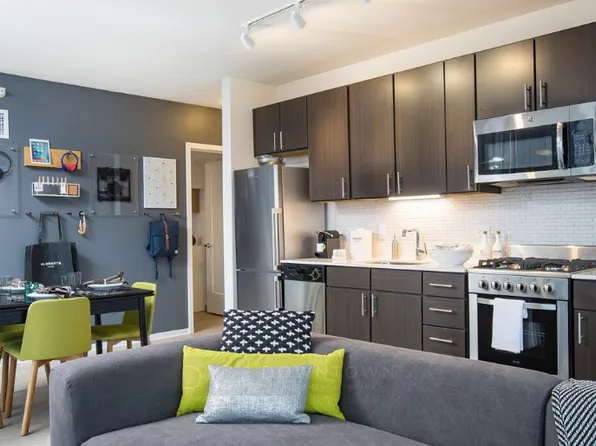 731 N Wells St #1907, Chicago, IL 60654