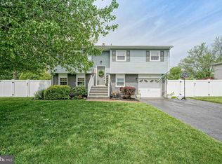11 Wisteria Ln, Hamilton, NJ 08690