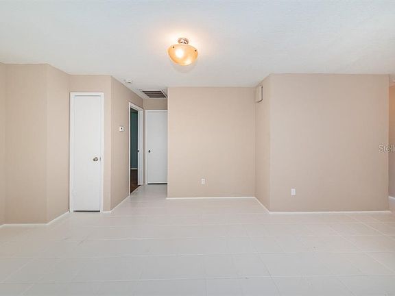 4th image of 15348 Avalon Ave