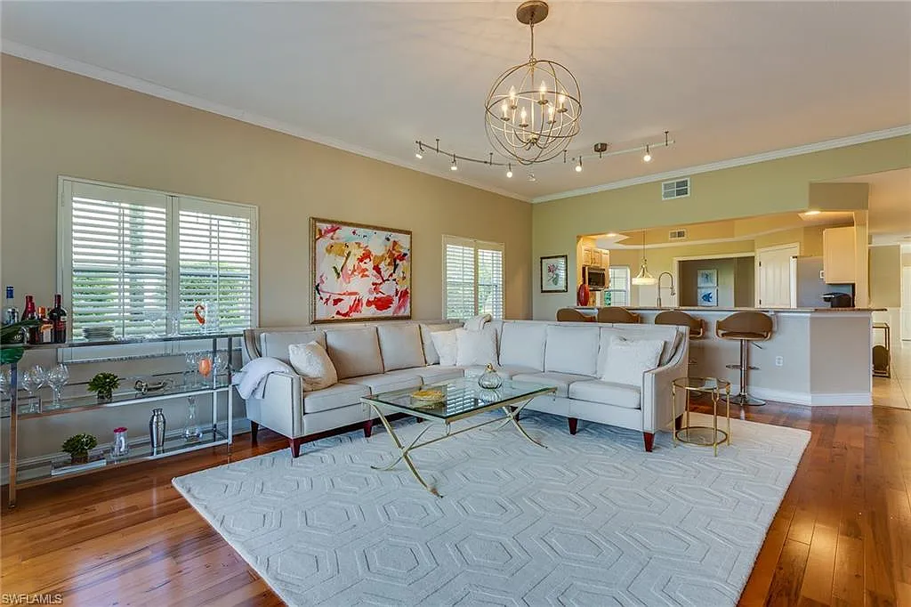 2 bed, 2.0 bath, 1880 sqft, $9,000 — Photo 2