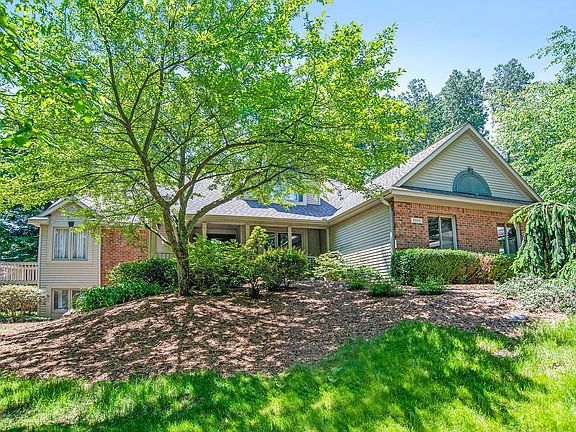 3rd image of 8019 Kyley Ct SE