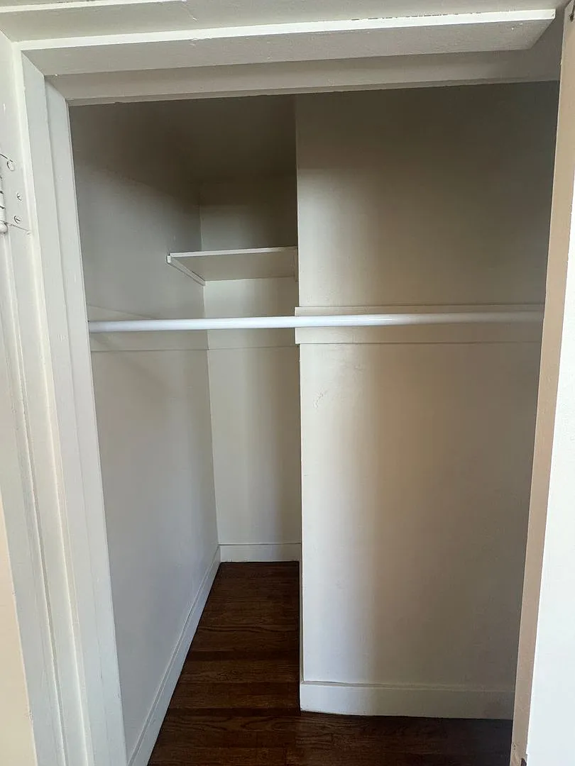 Very Bright Sunny, Quiet and Cozy location, this unit is Completely Renovated Studio. — Photo 4