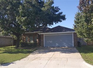 801 Running Creek Dr, Arlington, TX 76001