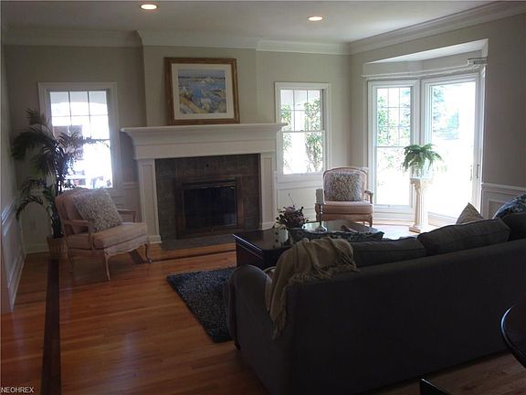 5th image of 384 West St