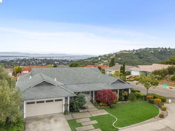 8001 Phaeton Dr, Oakland, CA 94605