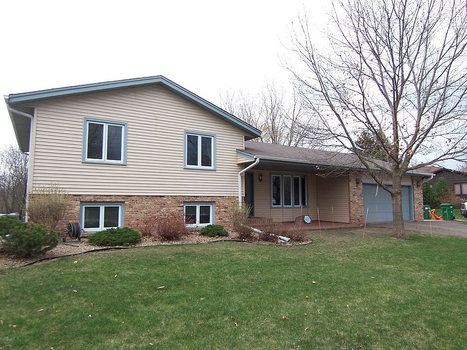 Welcome Home! Maintenance free lake living