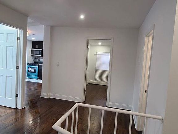3rd image of 131 Beach 122nd St #1A