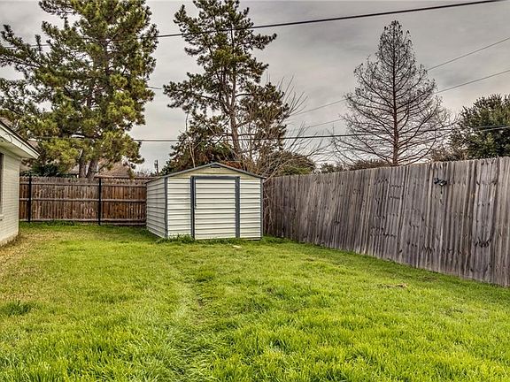 5th image of 1329 Hemphill Dr