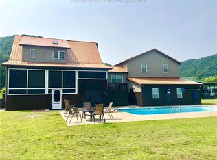 219 Betsy Ln, Julian, WV 25529