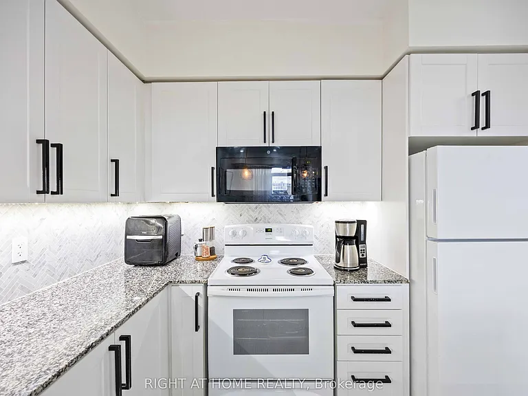 1060 Sheppard Ave W #1521 — Photo 19