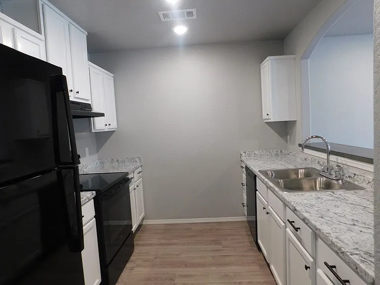 908 N 47th St — Photo 3