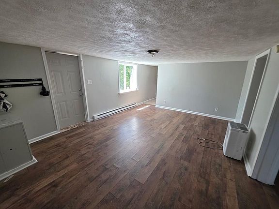 2nd image of 307 1/2 Morris Ave