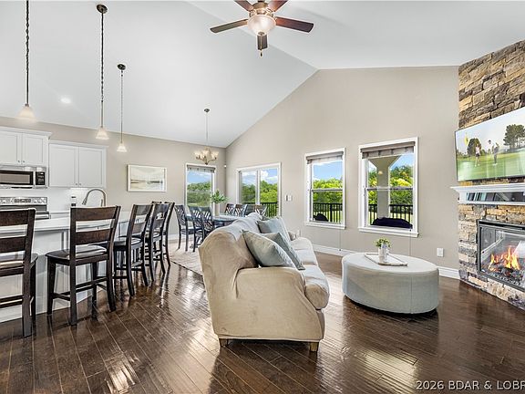 3rd image of 32 Ledgeview Dr