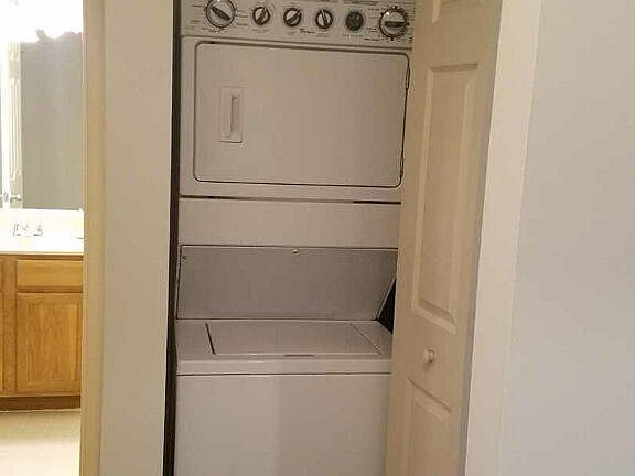 5th image of 429 Derry Dr