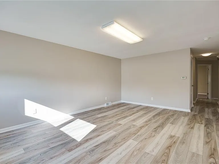 3433 Woodman Dr — Photo 17