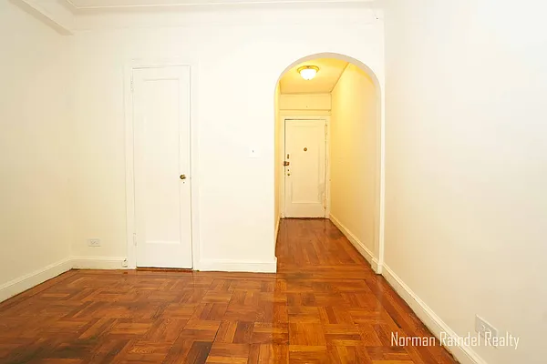 Rented by Norman Raindel, LREB | media 10