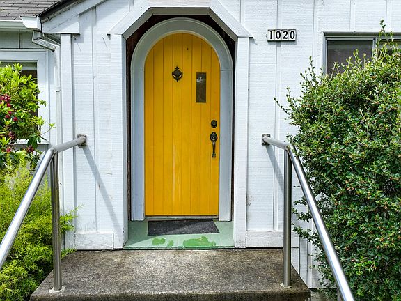 3rd image of 1020 N Roosevelt Dr