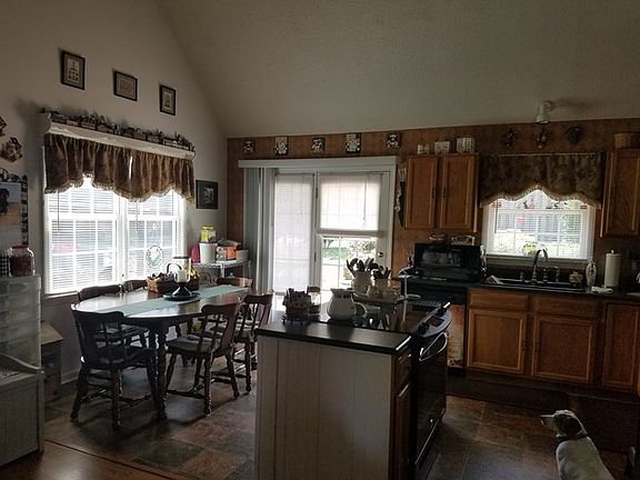 4th image of 418 Landsdown Ct