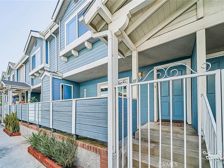 21901 Moneta Ave #10 — Photo 32