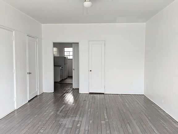 3rd image of 705 11th St APT 3