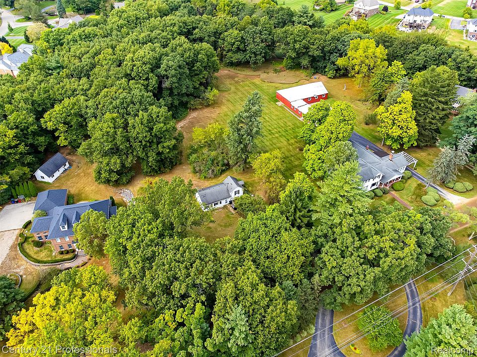 2nd image of 8041 Bridge Lake Rd