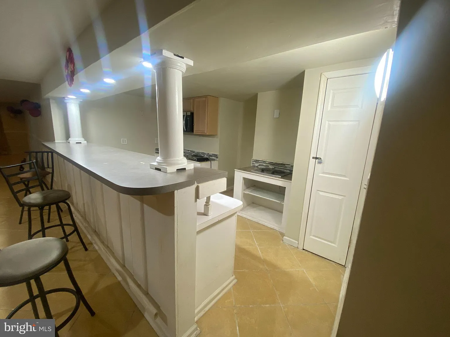 2 bed, 4256 sqft, $2,100 — Photo 4