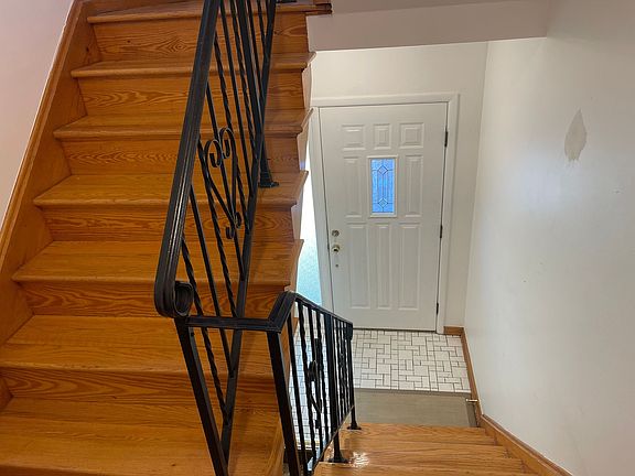 4th image of 784 Harvard Pl Floor 2