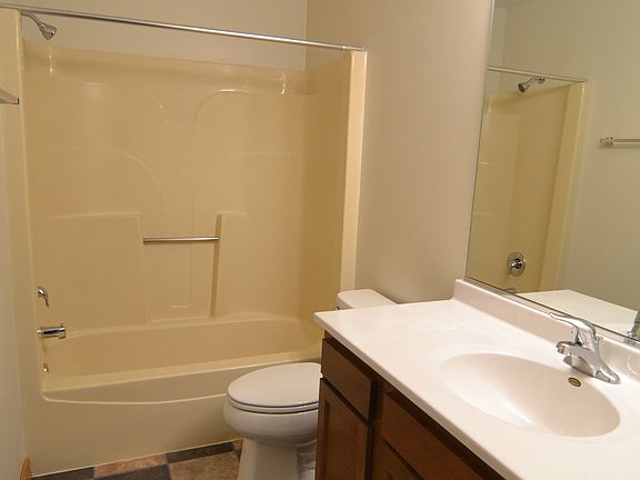 4th image of 245 W Elm St APT 3