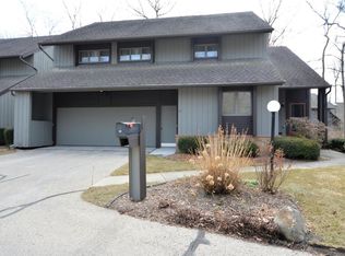 33 Lakewood Dr, Racine, WI 53402