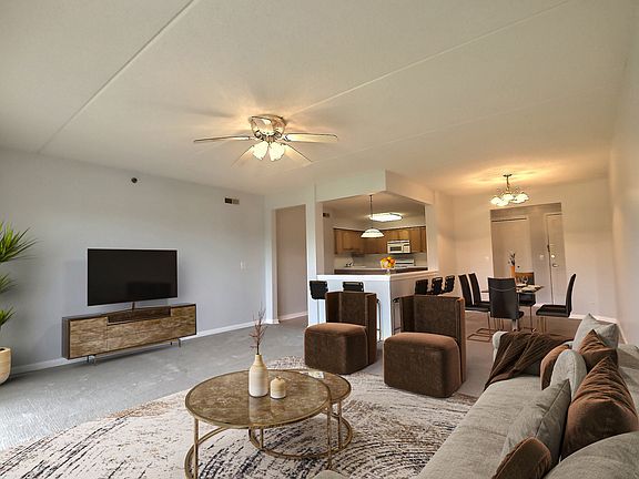 3rd image of 710 Creekside Dr Unit 401
