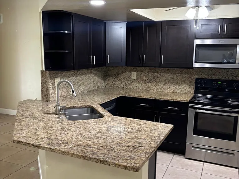 660 Royalty Ct — Photo 13