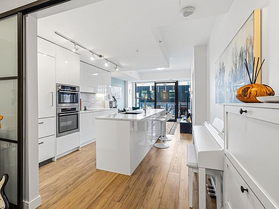 4th image of 1650 Granville St #1406