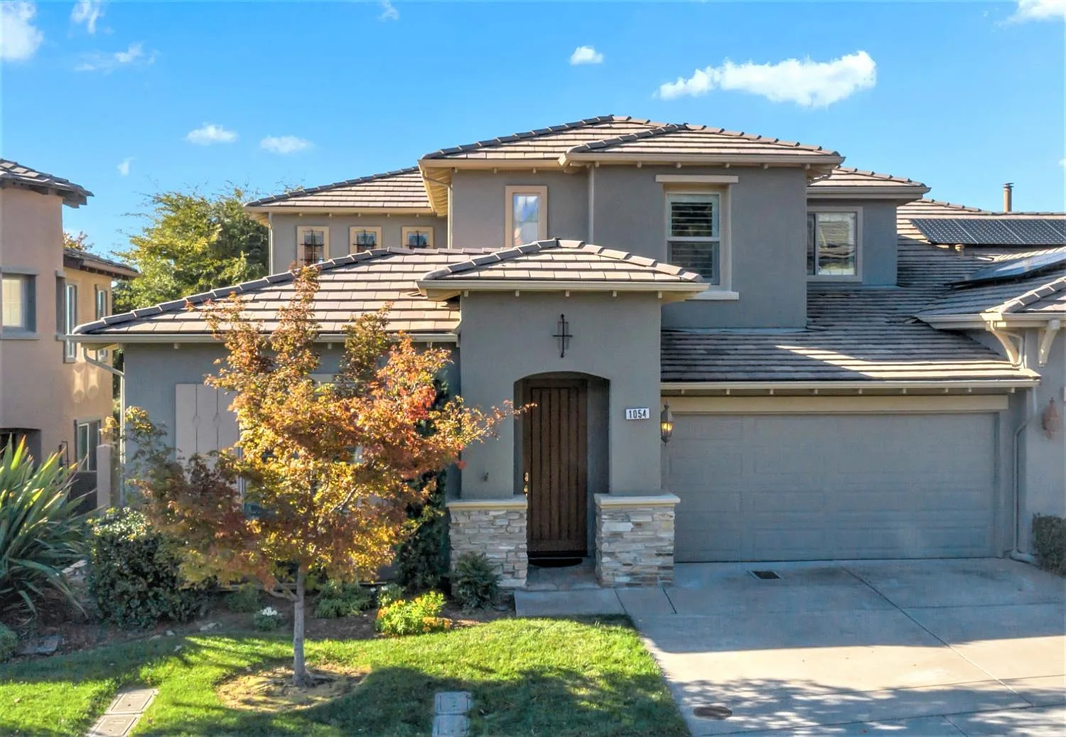 1054 Gamay Dr photo 1