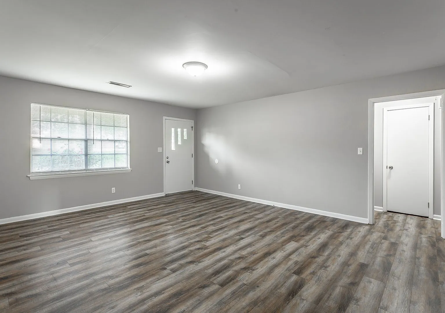 4711 Murray Lake Ln — Photo 1