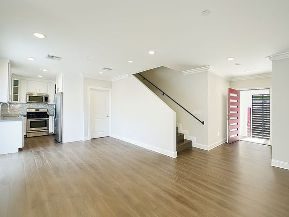 3rd image of 7205 S La Cienega Blvd #7211-1/2