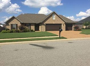 450 Summit Dr, Medina, TN 38355
