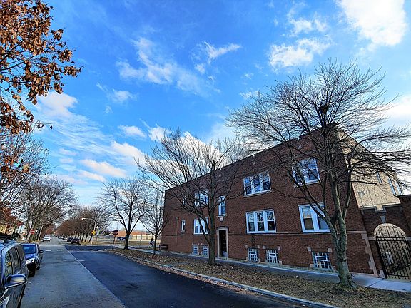2nd image of 5805 W Cullom Ave #2