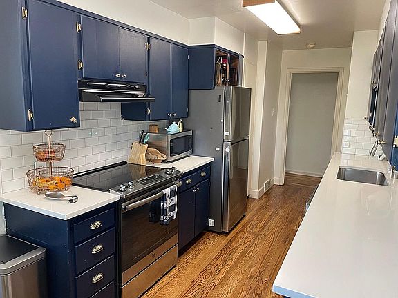 4th image of 2486 E Village Cir