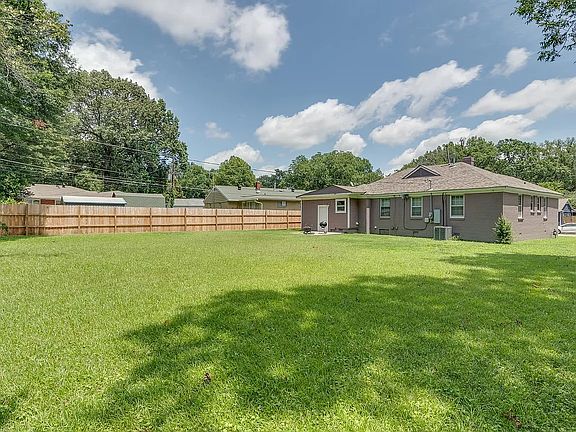 2nd image of 1261 Merrycrest Dr
