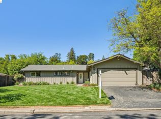 4 Camelford Ct, Moraga, CA 94556