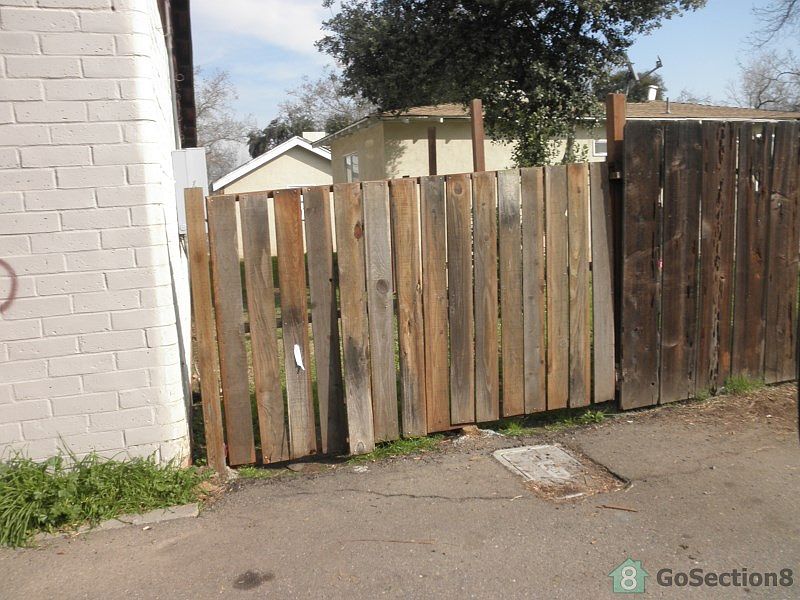 2nd image of 110 E Main St