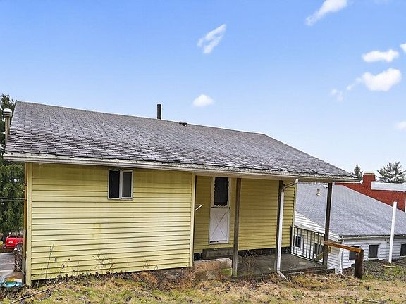 3rd image of 132 McVey St