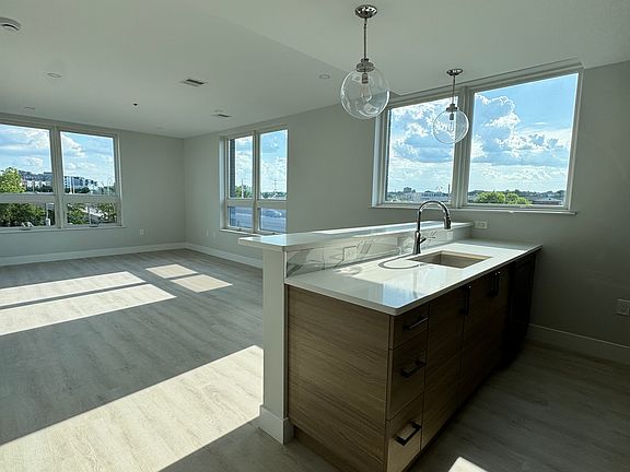 3rd image of 26 Brook St #505