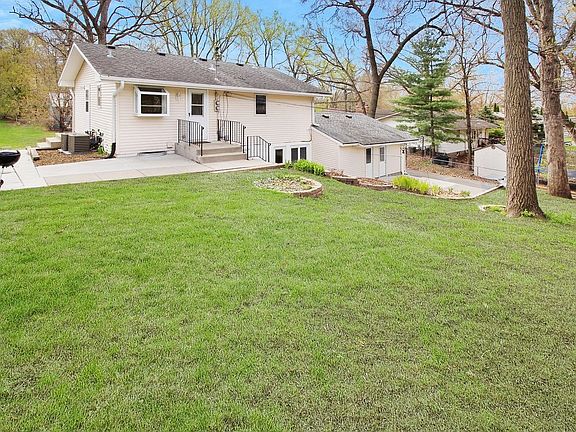 4th image of 2657 Magnolia Ln N