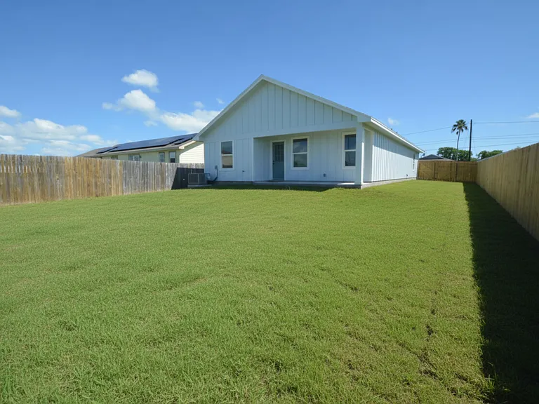 421 Valerie St — Photo 17