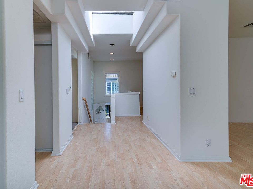 1st image of 841 S Bundy Dr #1/2