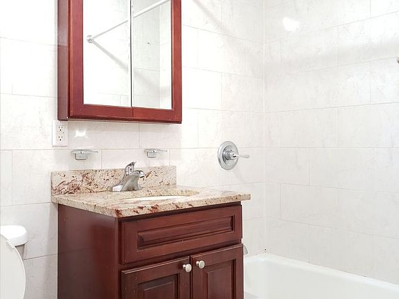 5th image of 2650 30th St APT 2R